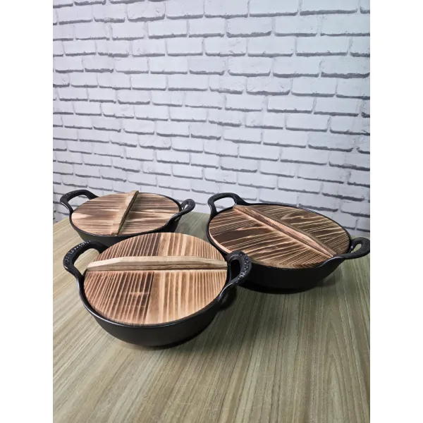 Cast Iron Pan with Wooden Lid – Heavy Cooking Pan 27 cm 